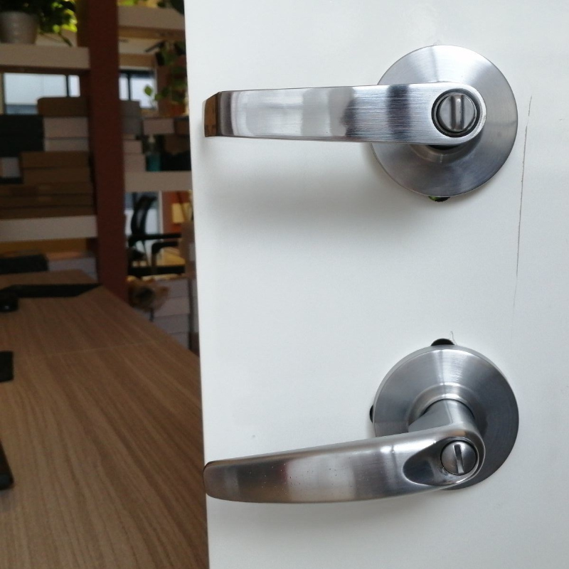 7205 Grade 2 Commercial Duty Office Door Keyed Lever Lockset, Satin Chrome Finish
